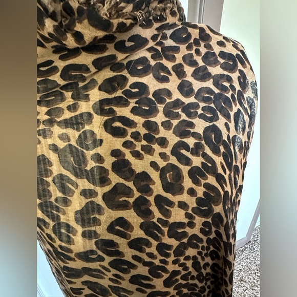 100% Authentic LOUIS VUITTON Leopard Print Cashmere Silk Scarf Wrap - Picture 9 of 15